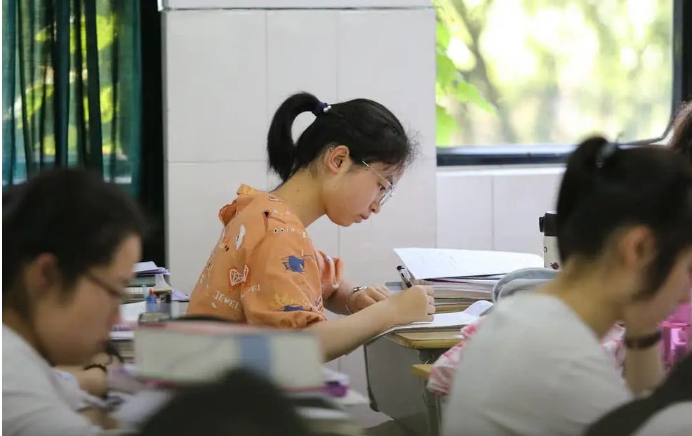 家长这4种行为对于高考生，看似鼓励却有反作用，不要好心办坏事