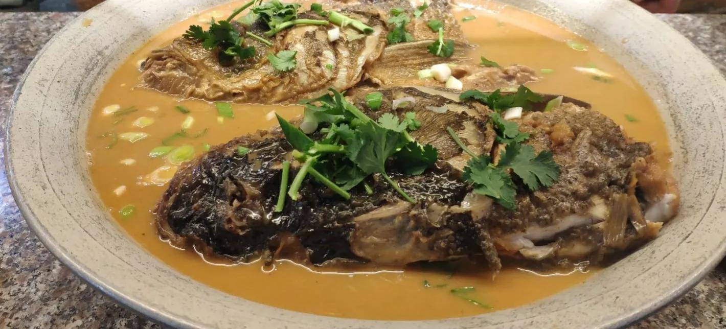 《鱼头泡饼》想要做好吃真的很难吗。 今天教给你