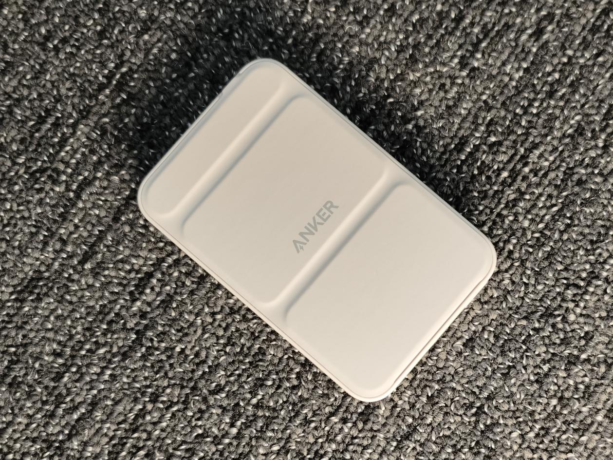 三,anker安克苹果磁吸充电宝
