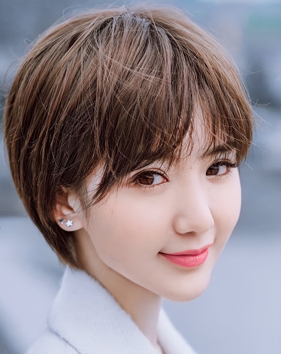 同样是“齐耳短发”，杨紫清爽减龄，迪丽热巴让人不忍直视