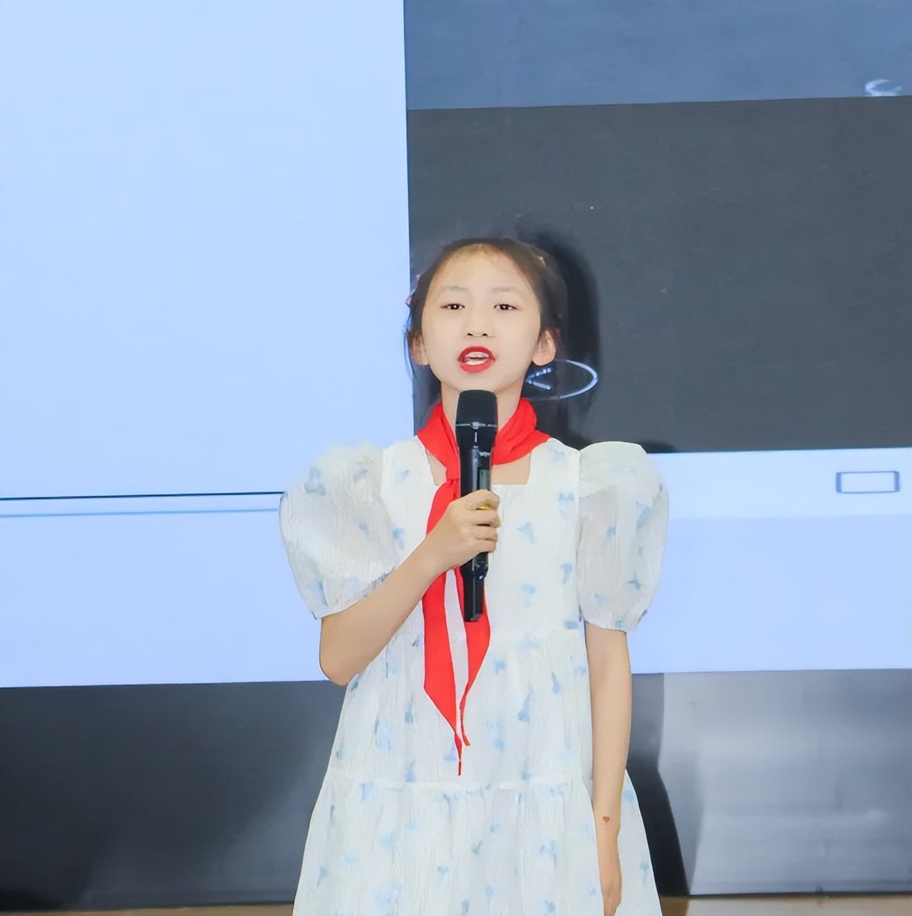 黄甲小学开展“人人参与科技节，我的科技节我做主”科技节活动