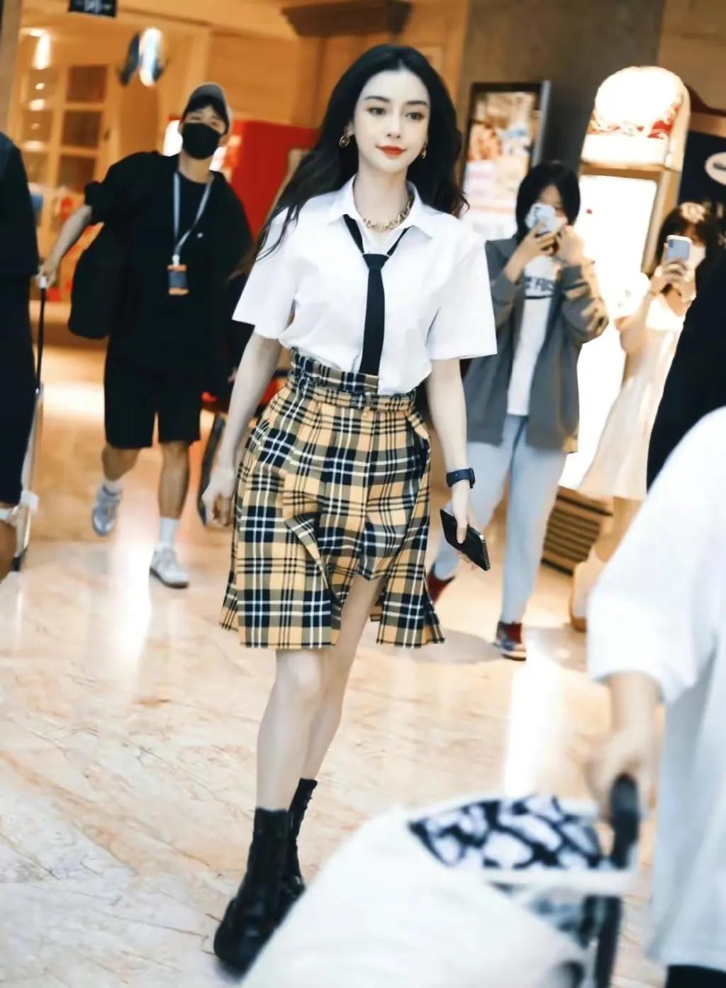 谁说格子套装土气？穿对了时尚大气，穿错了确实土掉渣