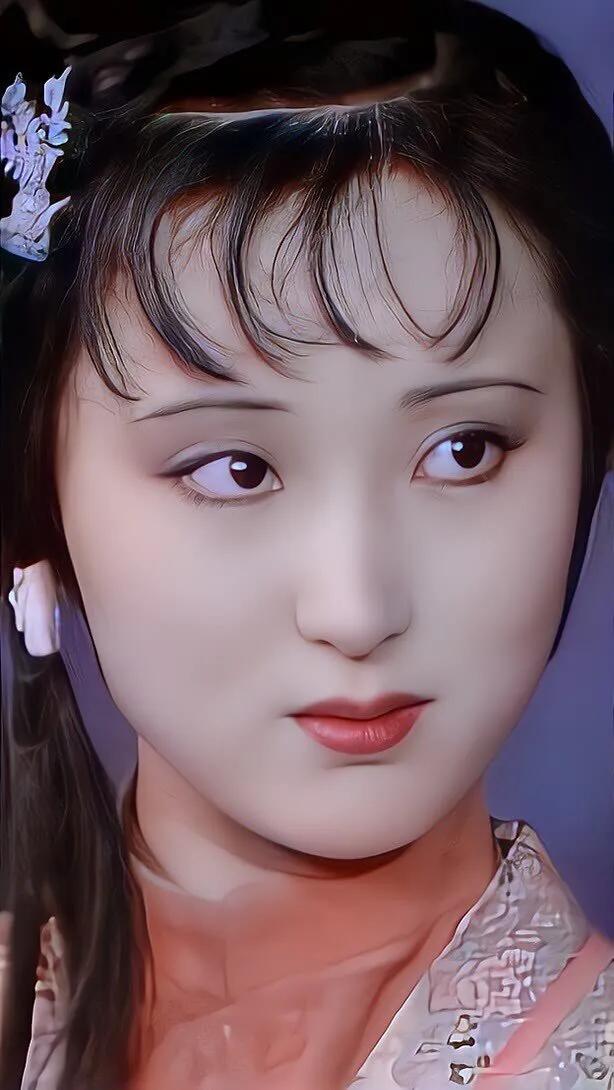 陈晓旭的林黛玉太美太经典了，她的一颦一笑，都已成为无法超越