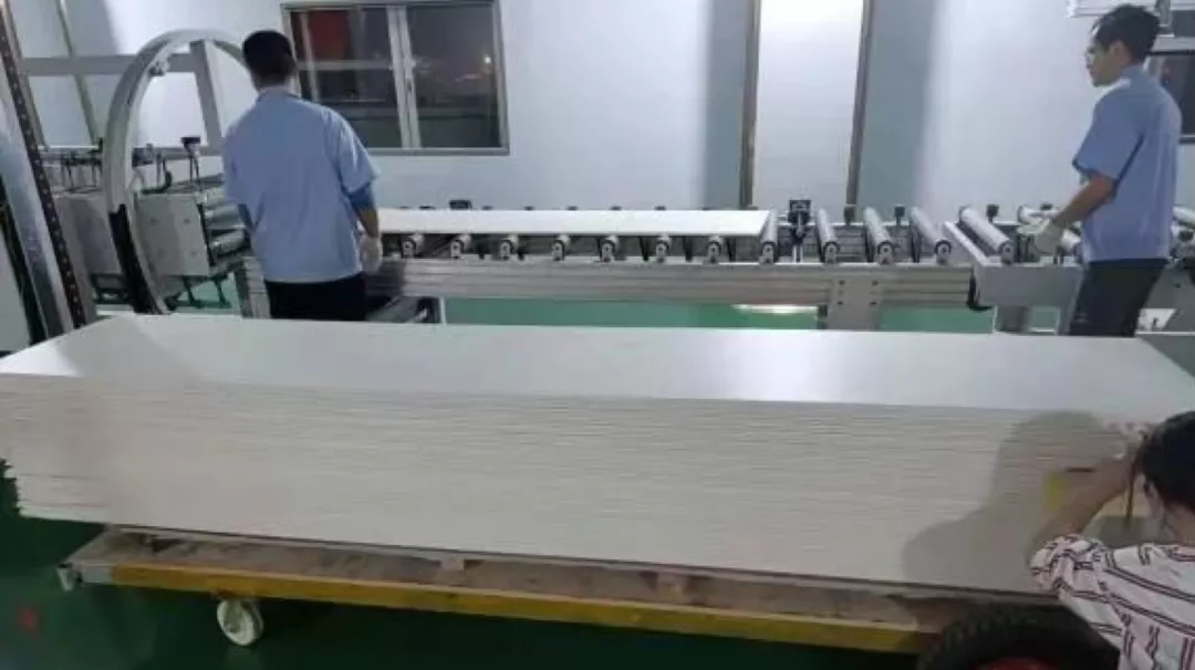 鹰牌“变阵”:不止做瓷砖!进军“墙地专家”,焕新两大店态