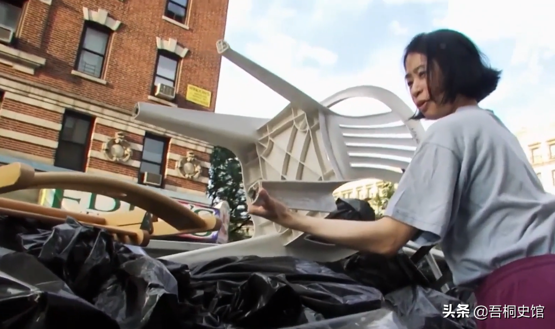 纽约大姐一条裤子连穿13年，上厕所从不用纸，13年后省出了一套房