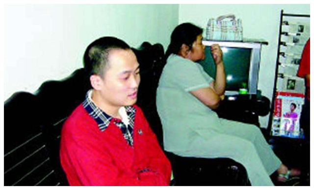 高考狂人张非，一次复旦一次北大，两次清华，现在基本上算是废了