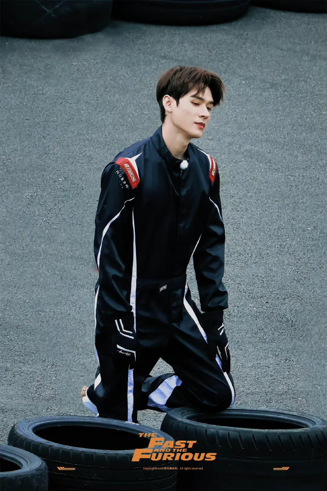 综艺《极限挑战》横店路透中帅气的龚俊