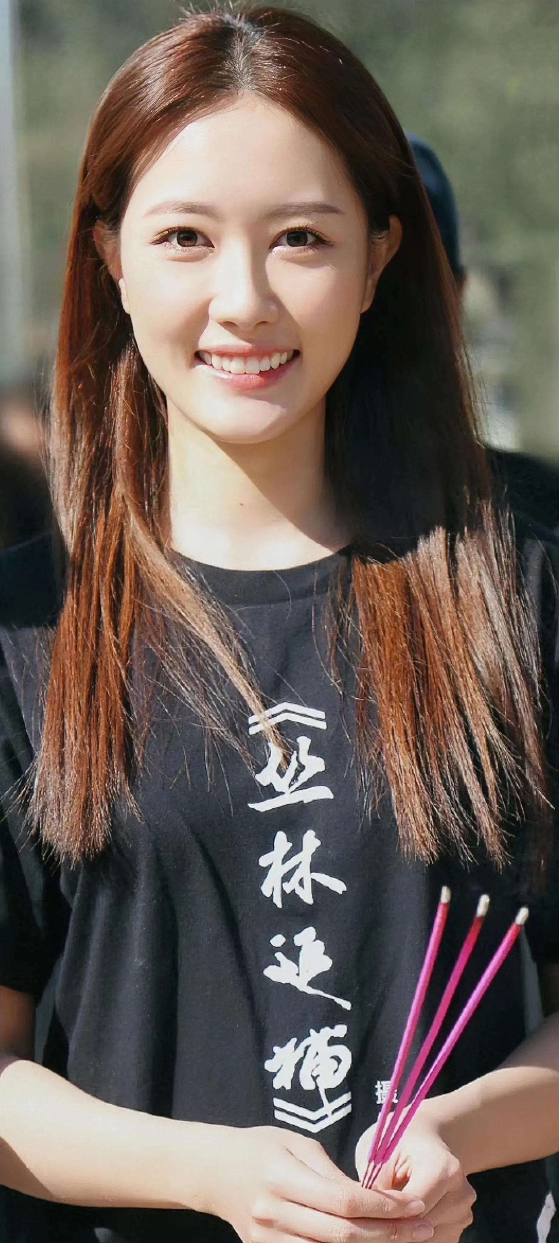 端庄美丽的张子璇