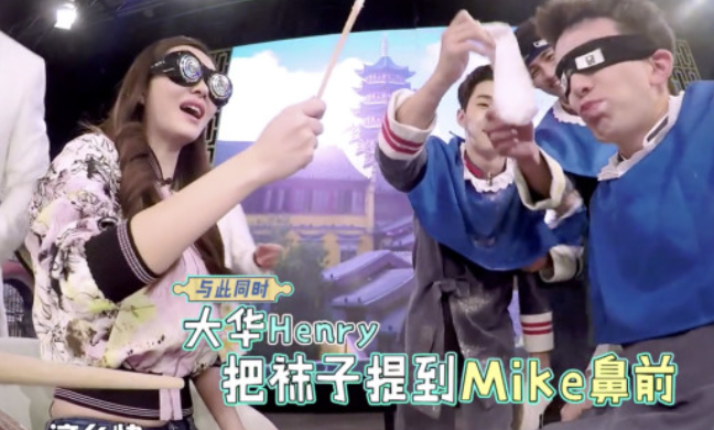 让人舔脚趾，当众凌辱学员，盘点那些令你难以想象的明星恶臭行为