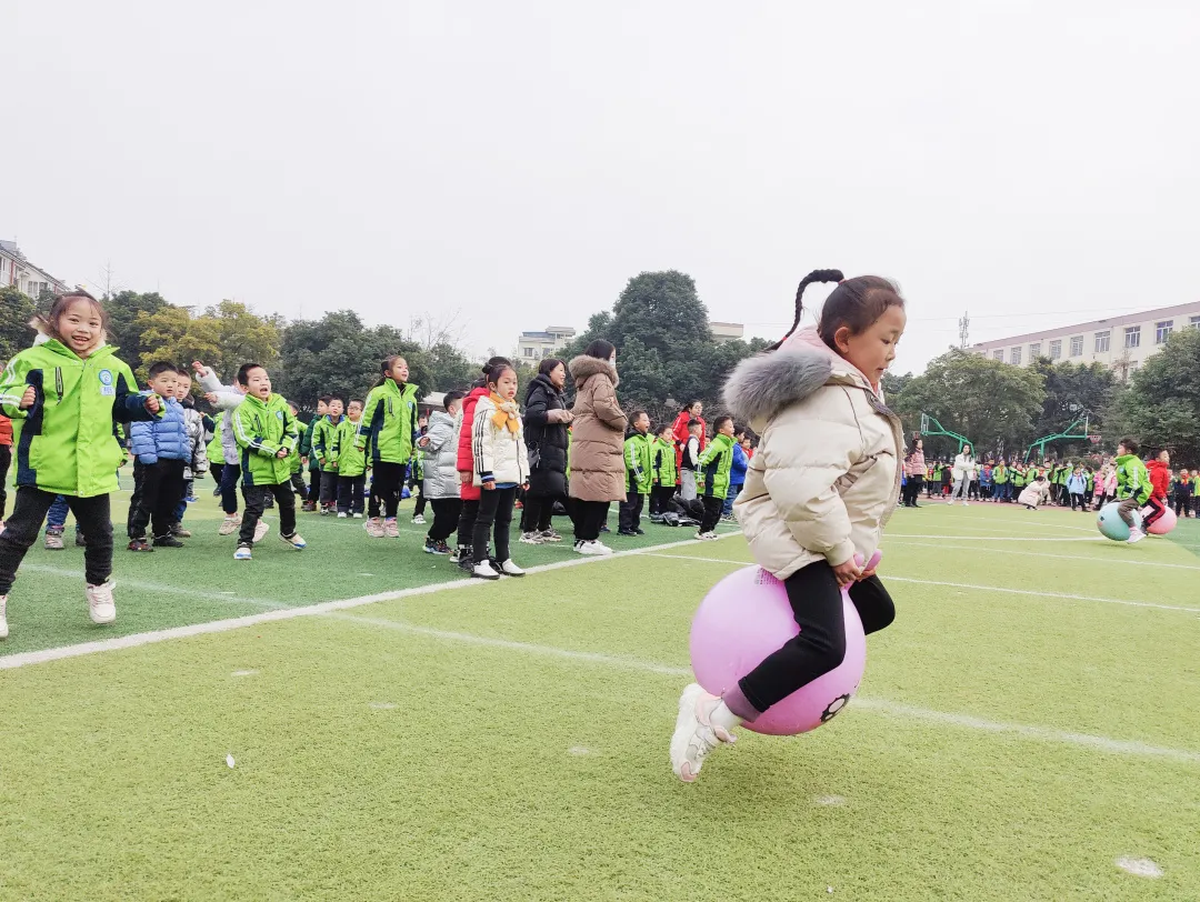 “爱成都 迎大运”运动点燃冬日激情——双流区公兴小学体育节活动