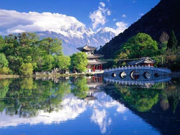 疫情防控的下丽江  不再喧闹   回归宁静   ------  曾祥裕风水团队 置身于 奇山秀水之地   领悟天地造化玄机