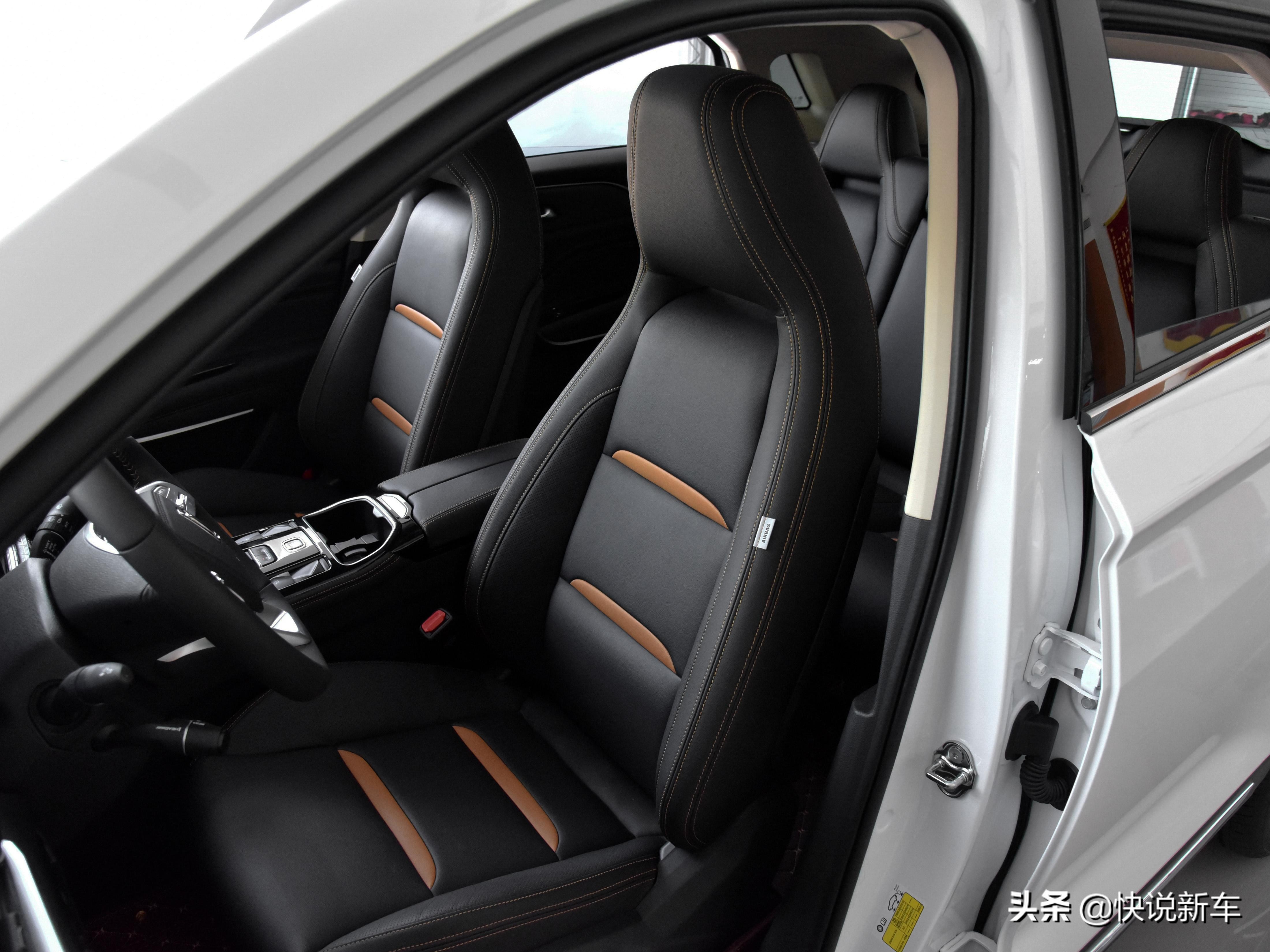 紧凑型SUV，代步买菜好车，内饰高级，实拍奔腾T77