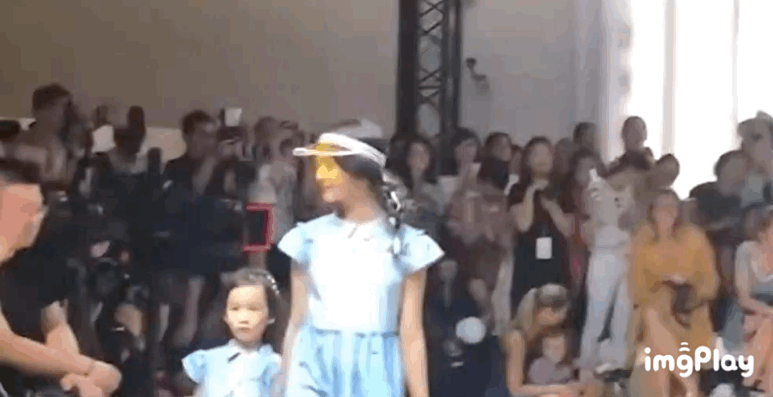 黄磊为女儿进圈铺路？黄多多配音拍戏演话剧，但总是少了点灵气？