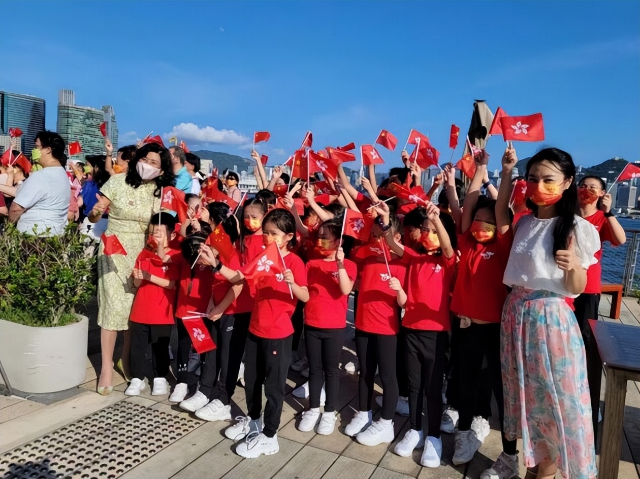 庆回归开新篇 香港江苏青年总会成功协办维港快闪暨交响音乐会活动