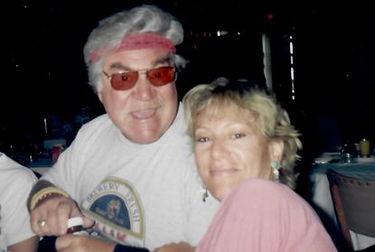 10岁被逼阅遍成人片，参加迷乱派对！美国千金童年惊掉网友下巴