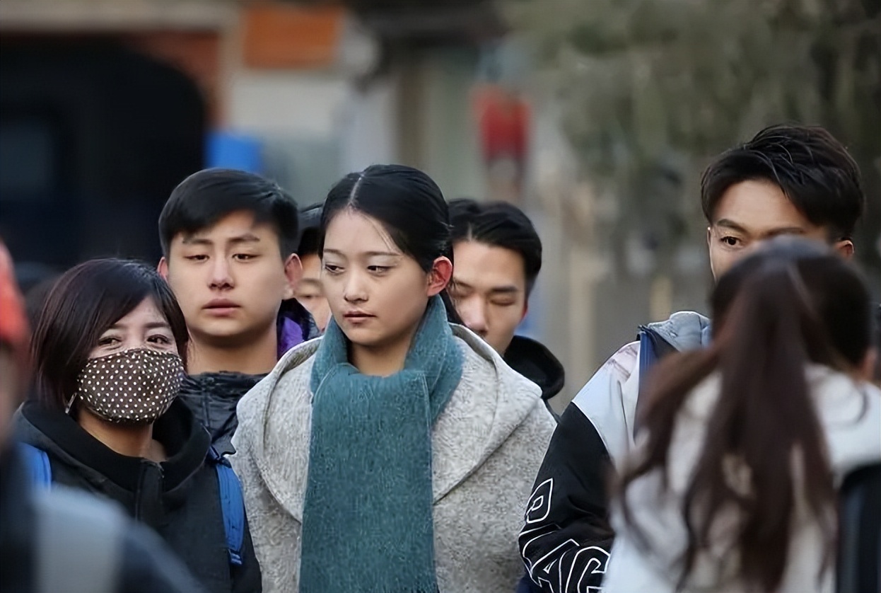 “烧钱”的4个大学专业，普通家庭绕道走，毕业后却成为香饽饽