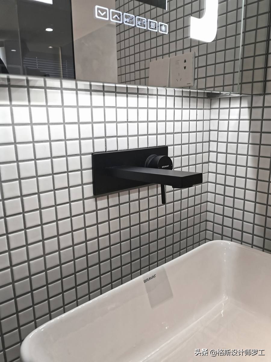 90后夫妻48㎡小家火了，超多收纳空间，卫生间玻璃间隔，好羡慕