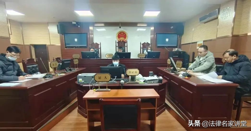 头一天法官给双方律师分别打了电话，第二天判决书上多判了14万