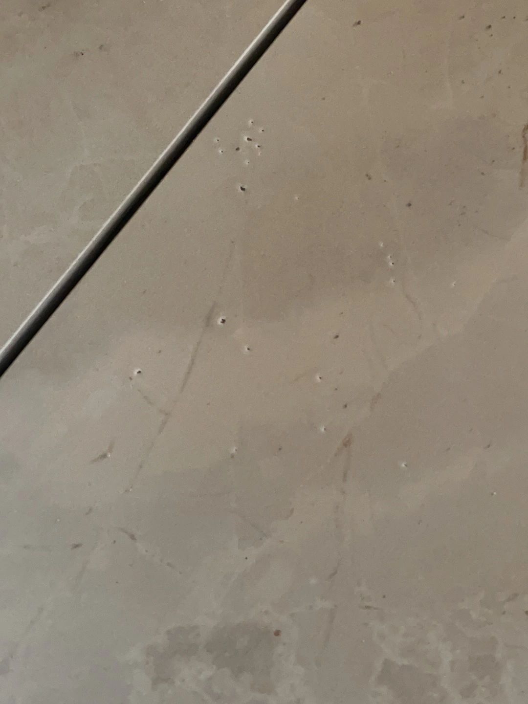 装修万万别让工人这样贴瓷砖(家里装修一定要记住，贴瓷砖前一定要做这9件事)