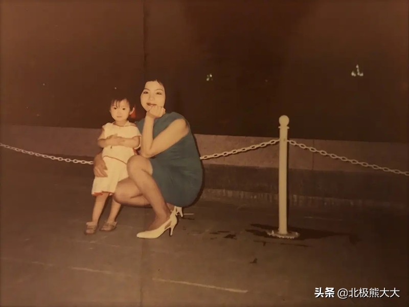 毛晓彤：曾被父亲抛弃扔进垃圾桶，成名后父亲向她要5000万赡养费