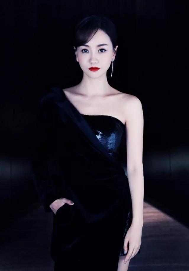 杨蓉：气质优雅，唯美的迷人的高清写真集