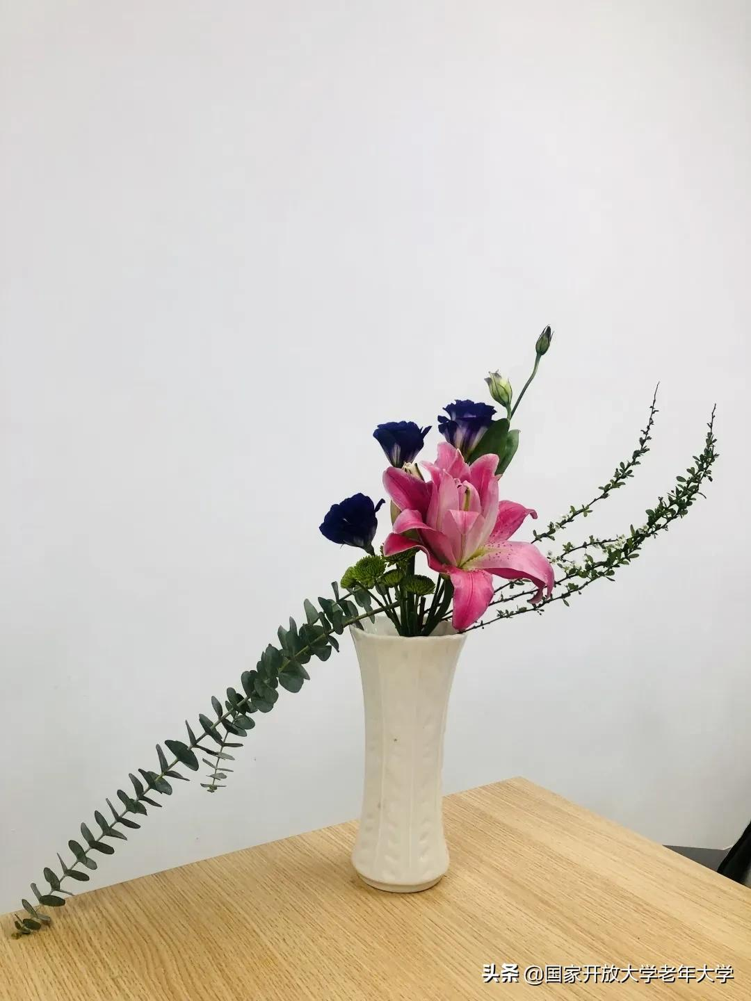 在校园·良作 | 不仅是艺术，更是生活！——《插花初级班》师生作品