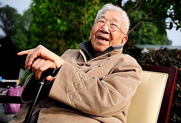 包揽邓丽君大半歌词，晚年却生活拮据，词坛泰斗庄奴经历了什么？