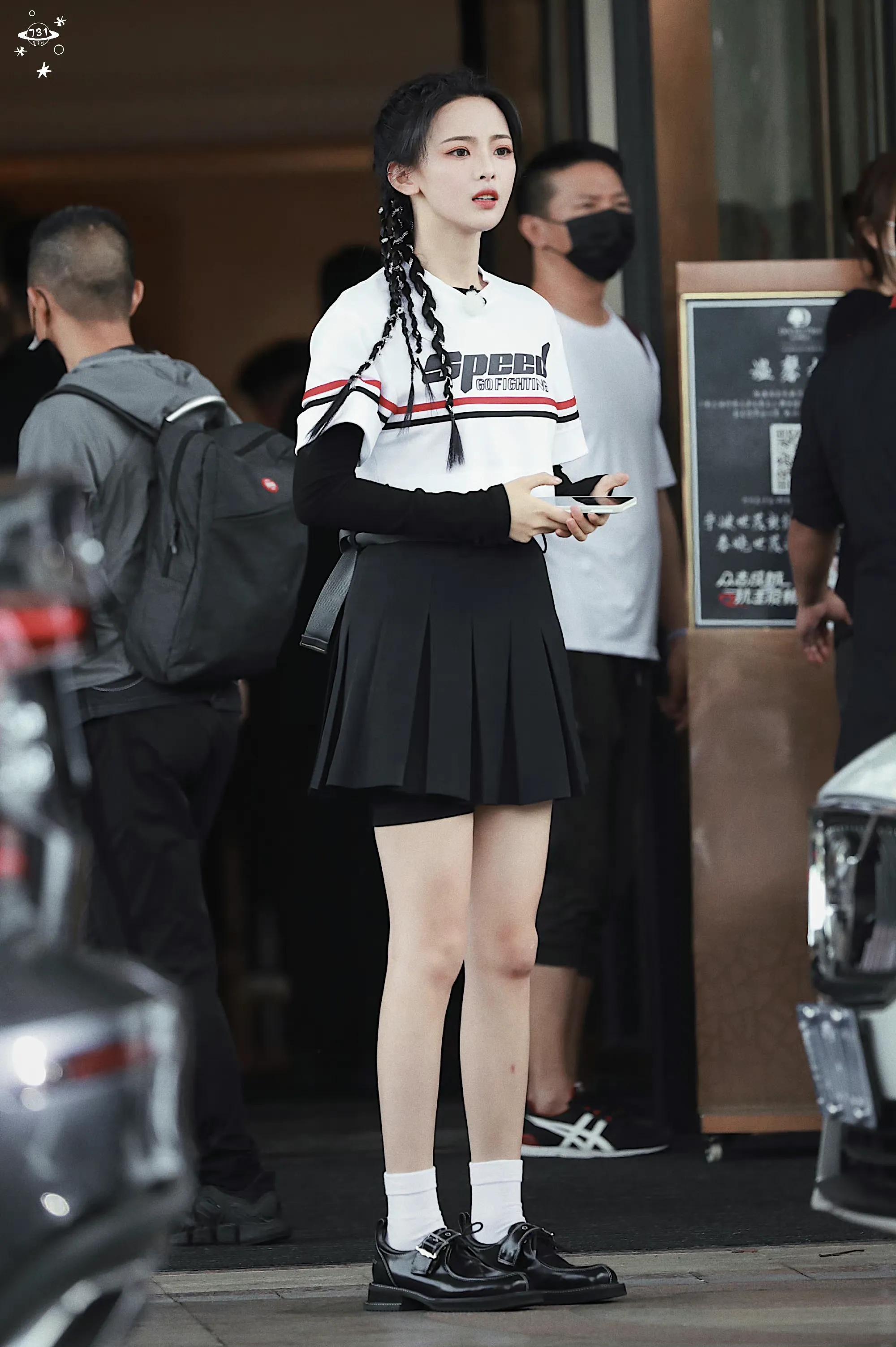 综艺《极限挑战》横店路透之杨超越小姐姐