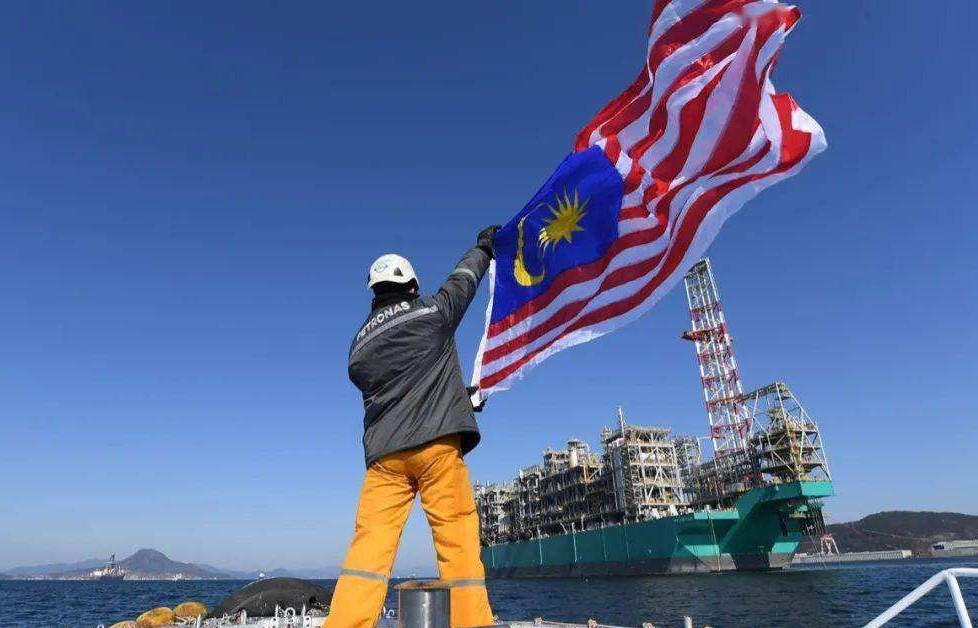 08年马来西亚叫停中国输油管道，面对高额赔偿金，总理亲自访华