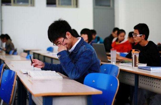 上大学后才明白，有种学生被称为“隐形贫困生”，平时很难看出来