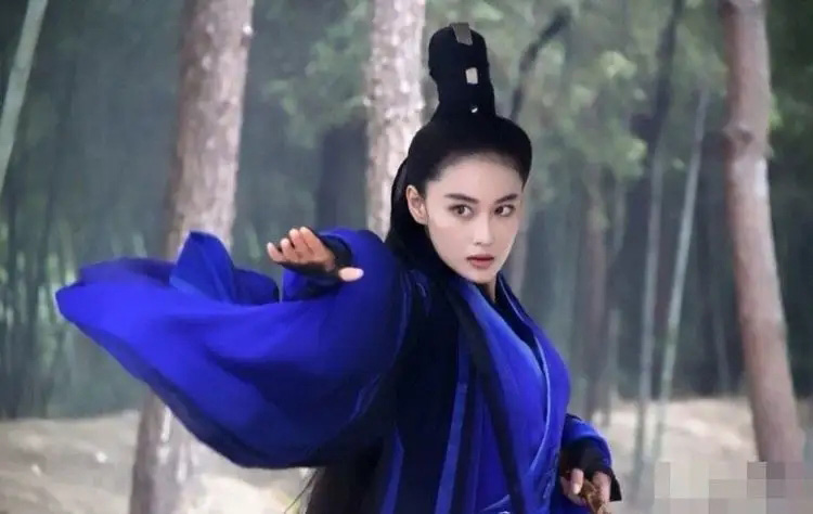 李莫愁被杨过抱住2次，为何都不杀他？原因藏在3个细节里