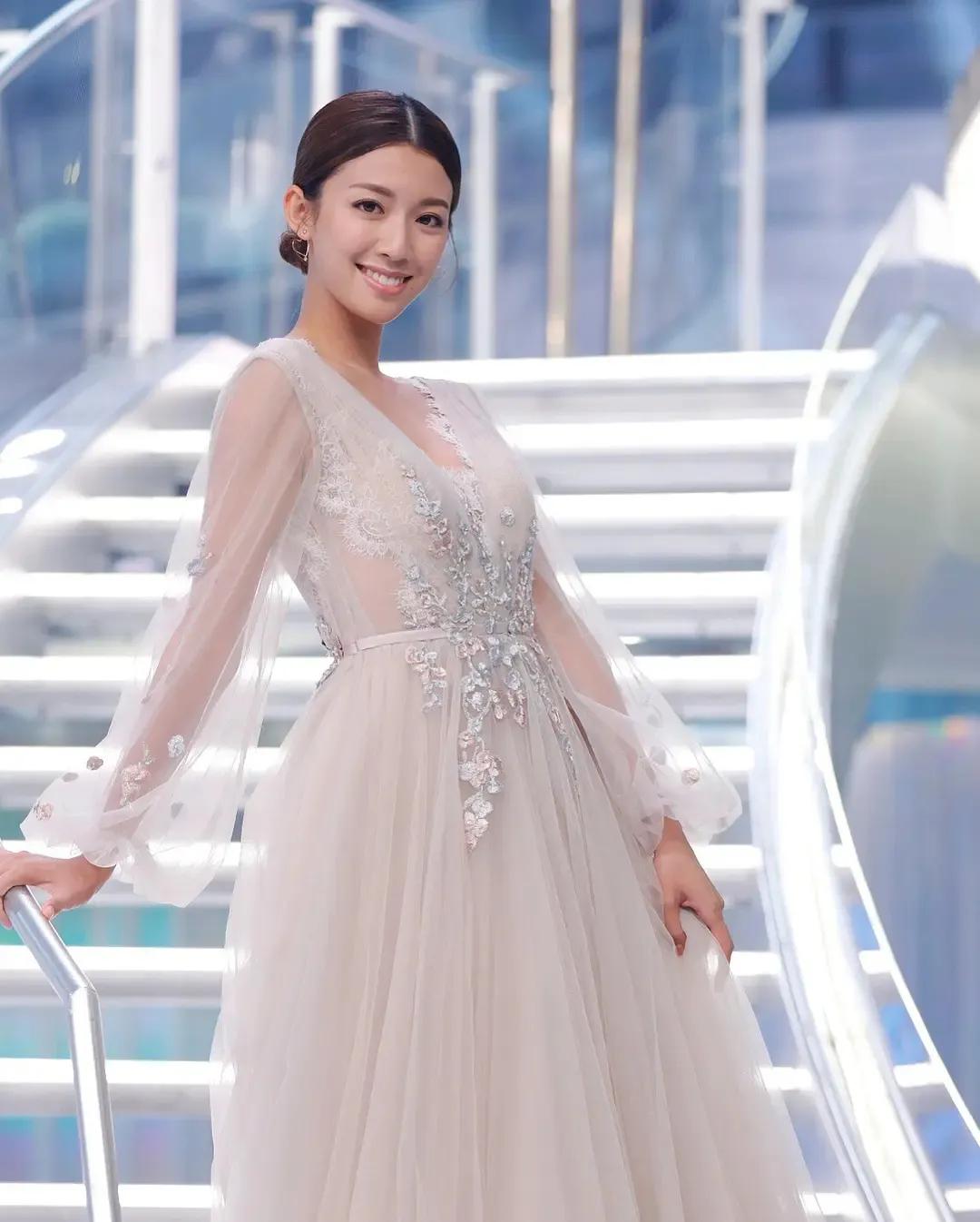 蔡思贝｜招黑体质的“绯闻女王”