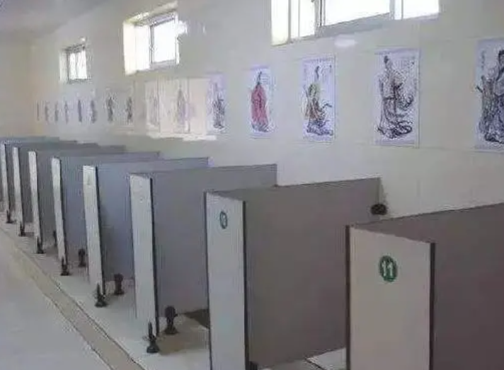 小学生来例假“无厕可用”，曾向老师求助反被拒，还遭同学们嘲笑