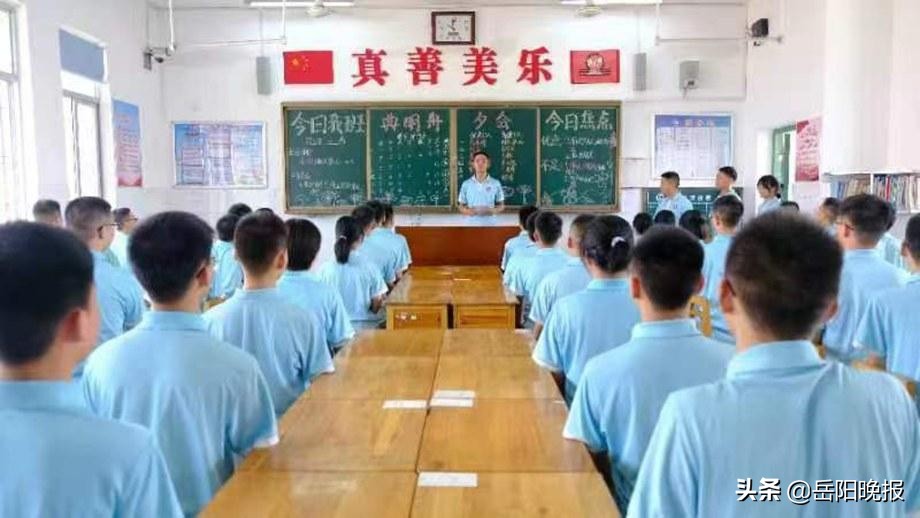 岳阳市第十六中学：立稳潮头