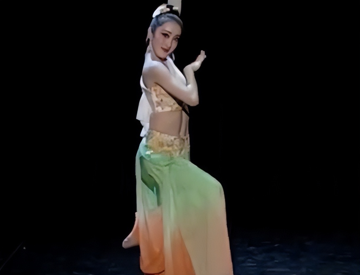 云艺女生跳毕业舞蹈，被杨丽萍老师亲自挑选，岂料评论却一股酸味