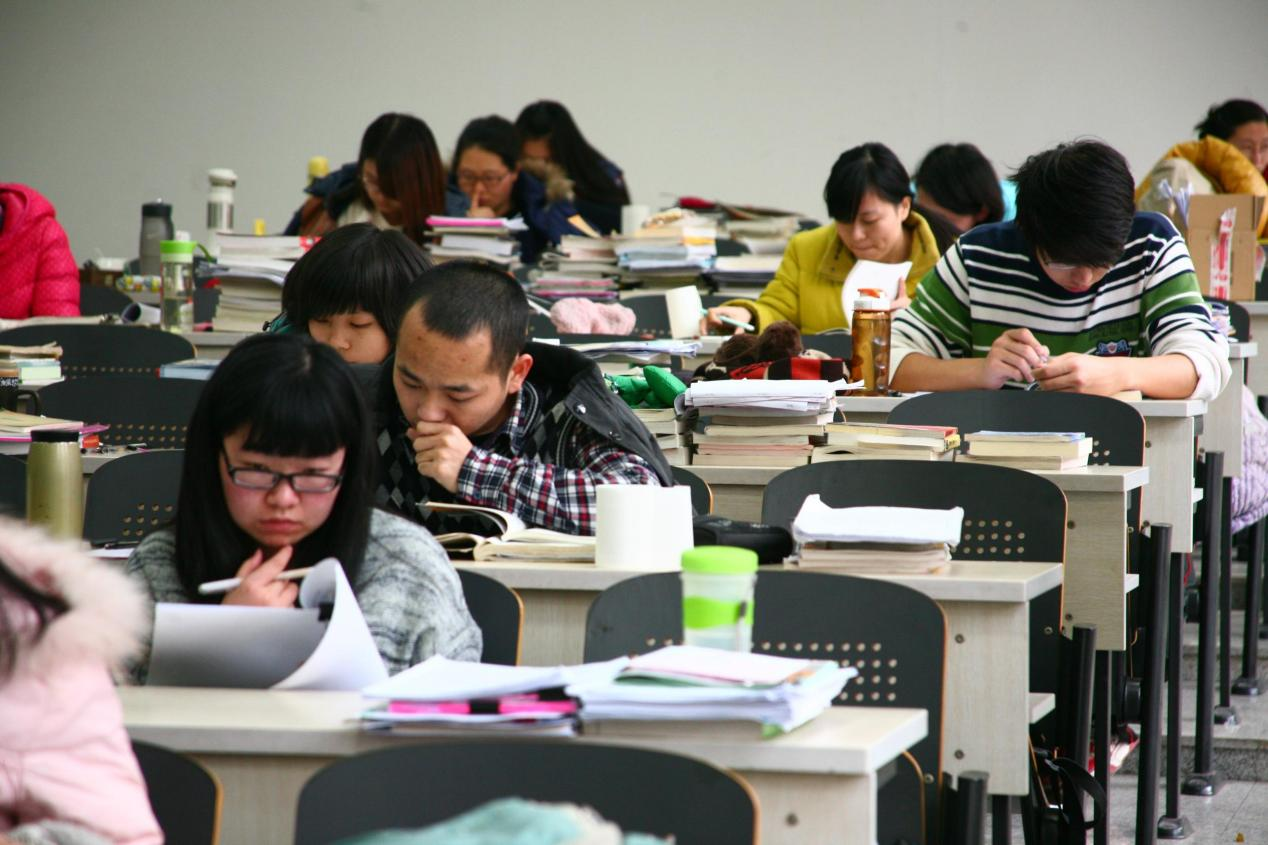 考研人的二轮冲击：复试“分数线”涨幅追赶国家线，卷上加卷？