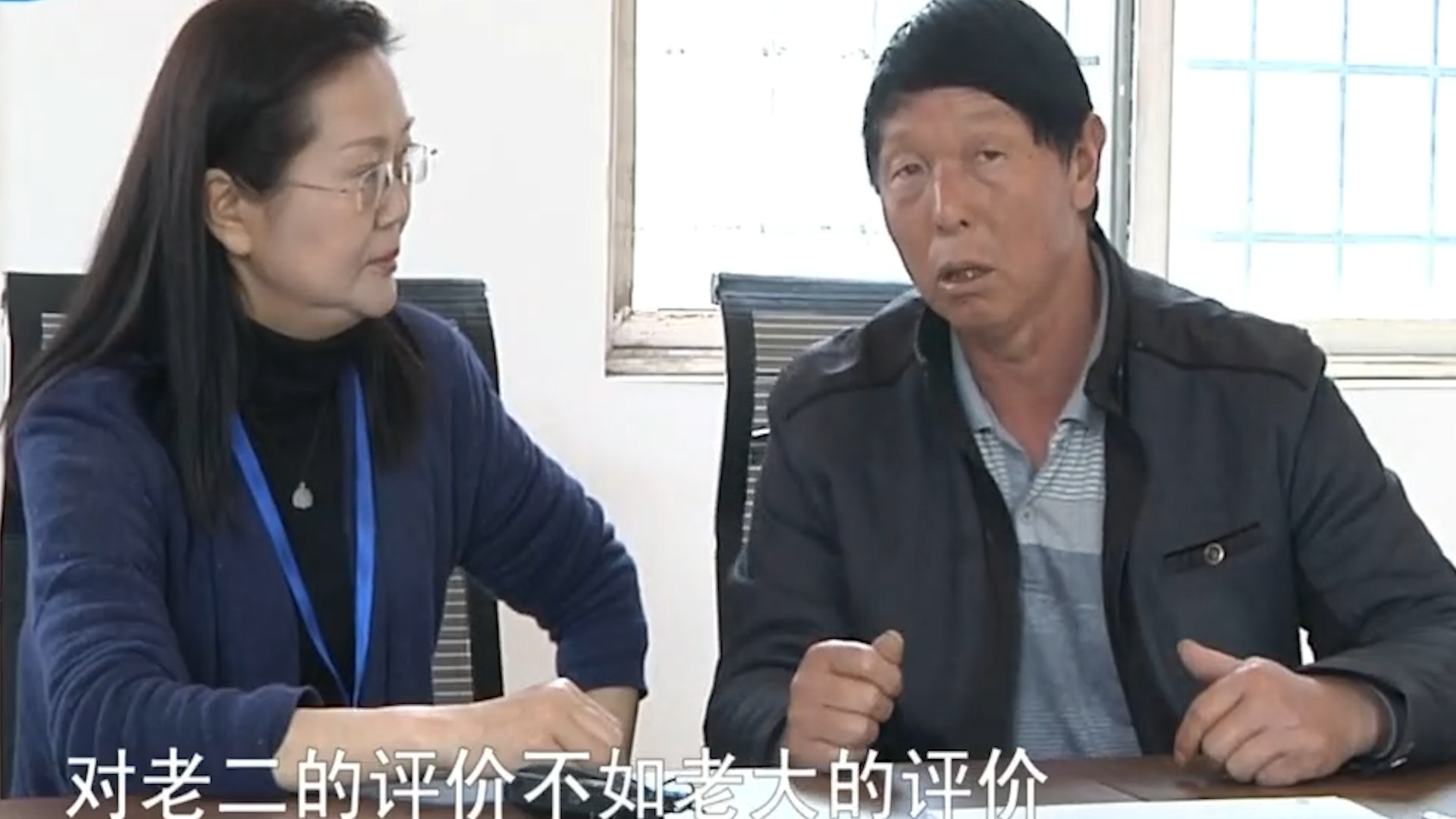 河南七旬老人哭诉儿子不孝顺，妯娌俩泼妇骂街，儿媳：一家养一个