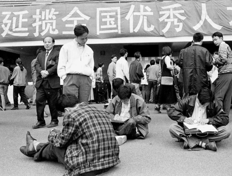 1992年保姆偷走雇主儿子，养了26年后想归还，亲母怒怼：甩包袱