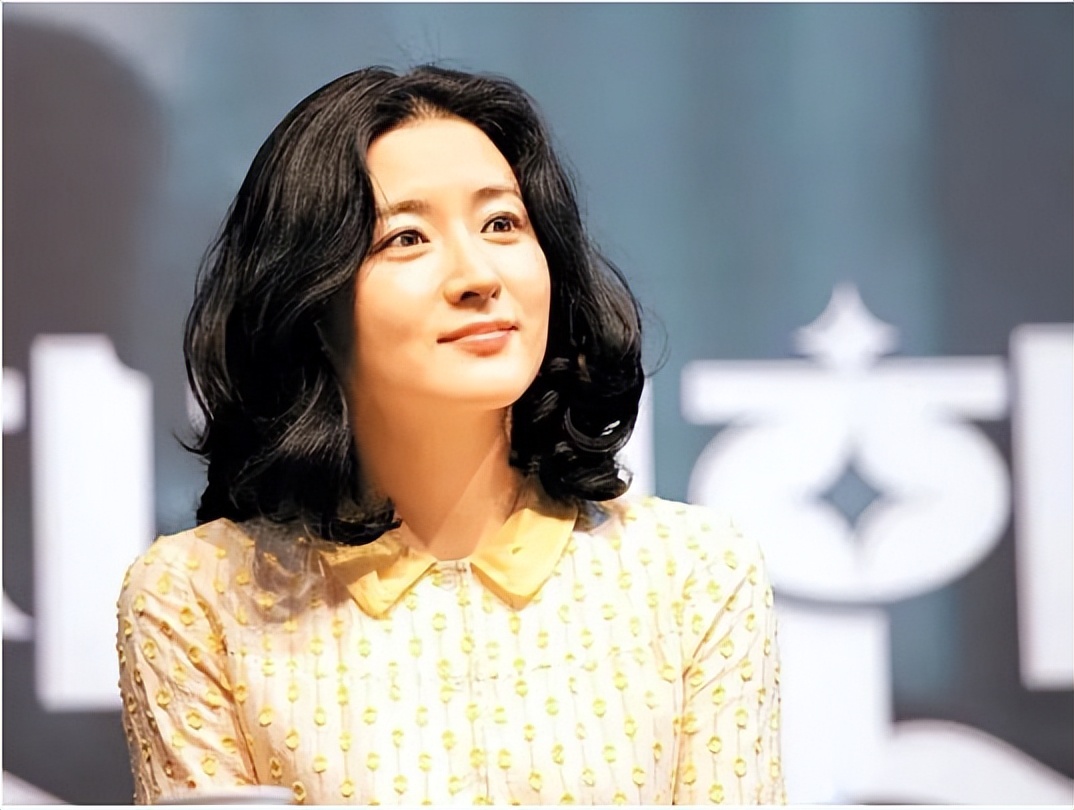 “大长今”李英爱：38岁嫁大丈夫，40岁生龙凤胎，事业家庭双丰收