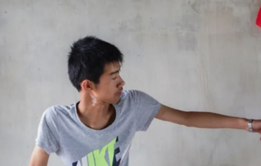 辽宁少年身患罕见病，每晚戴呼吸机入睡，高考662分考上南开大学