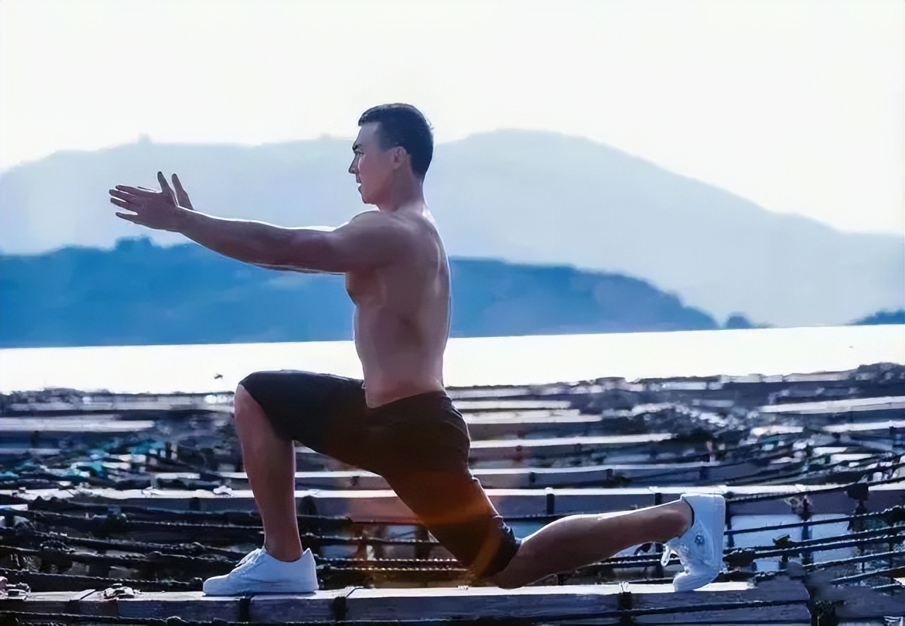 明明是50多岁的大叔，却把自己活成20岁的小伙，这些男星，我服