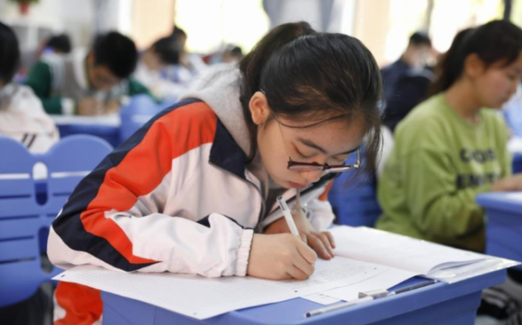 家长晒出“神兽”试卷，把数学题答成语文题，家长不敢拿给老师看