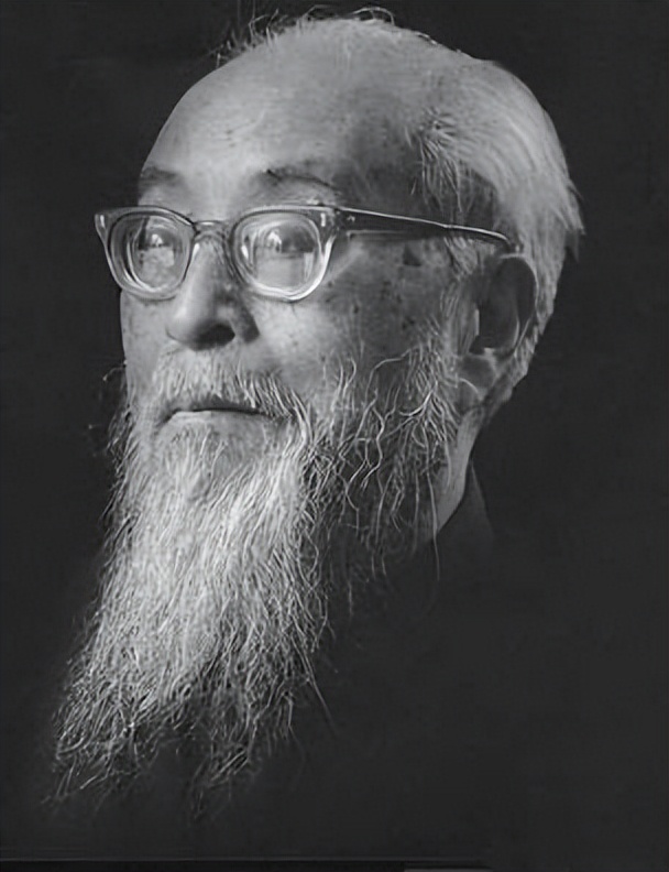 1976年毛主席逝世，华国锋召开紧急会议：有三个问题急需解决