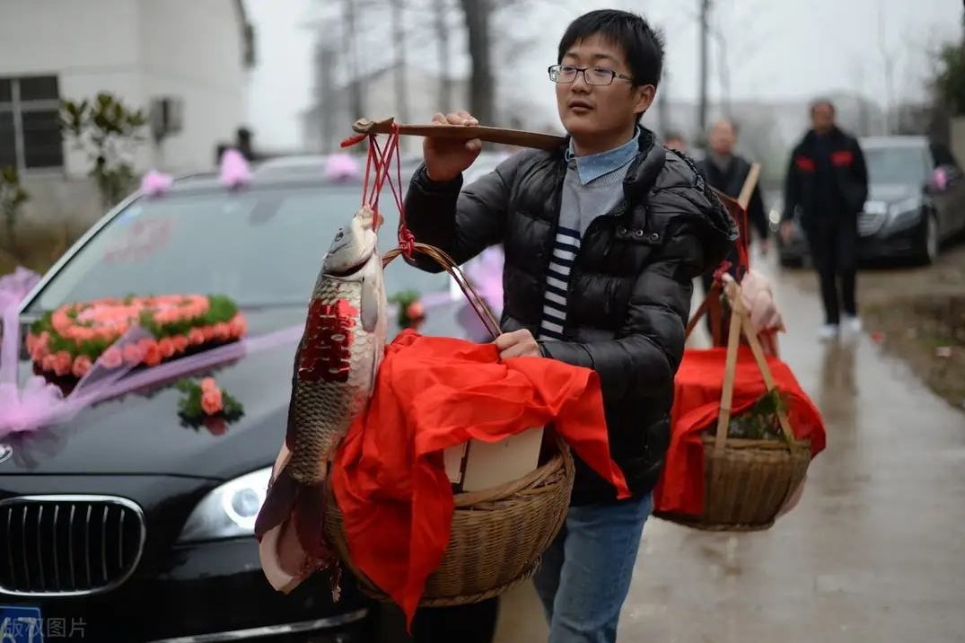 00后小伙拒出彩礼被喷12万条评论？天价彩礼凭什么横行霸道？