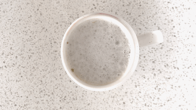 烧水壶有“黄垢”，烧水慢还不健康，教你几个小妙招，水垢哗哗掉