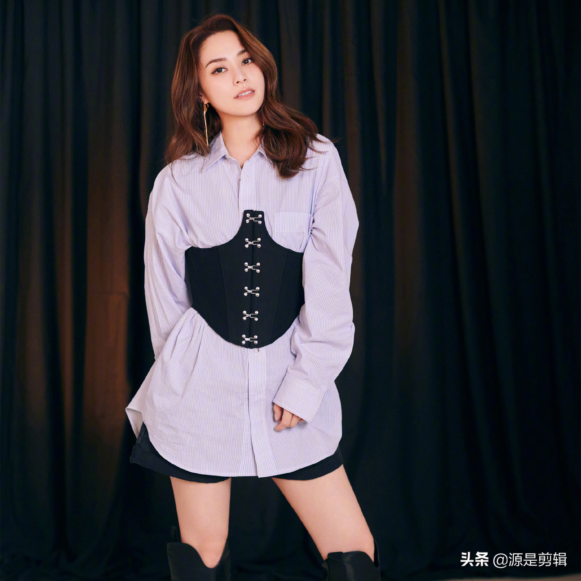 钟欣潼长发飘逸魅力十足