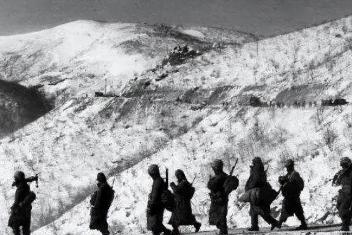 1952年，蒋介石收到上甘岭战报，瘫坐在椅子上：没人是解放军对手