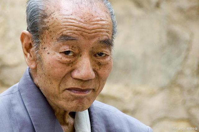 媒体扎堆发布错别字对照表，网友直指高考第一题，有人看得有点懵