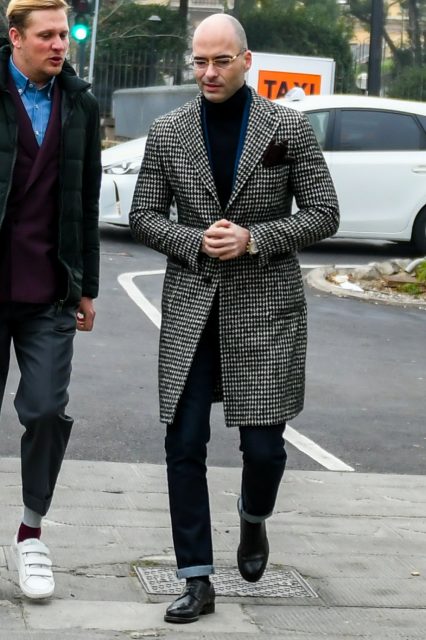 牛仔裤搭配鞋子图片男(牛仔裤和皮鞋这样搭配) - 赤虎壹号