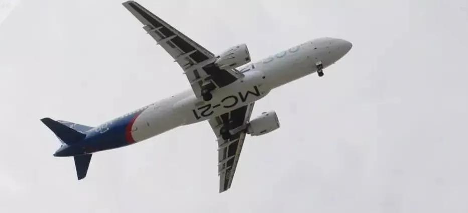 ��ѹ֮�£�����˹������������������Ȼ�������ж��ѣ�